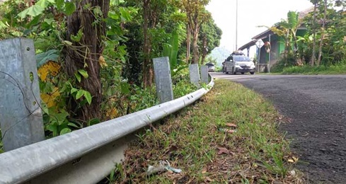 Harap Perbaikan : Pengaman Jalan Perbatasan Sukabumi - Banten Dibiarkan Rusak