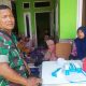 Peltu Hilman Babinsa Koramil 0602-16/Ciruas Dampingi Bidan Desa Melaksanakan Program Posyandu