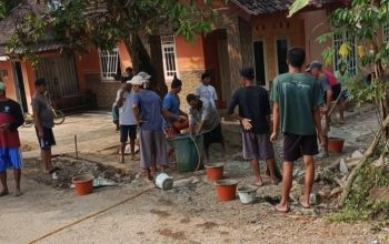 Warga Desa Cisereh Tunjukkan Kepedulian terhadap Lingkungan melalui Aksi Kebersihan di Kampung Kapunduan